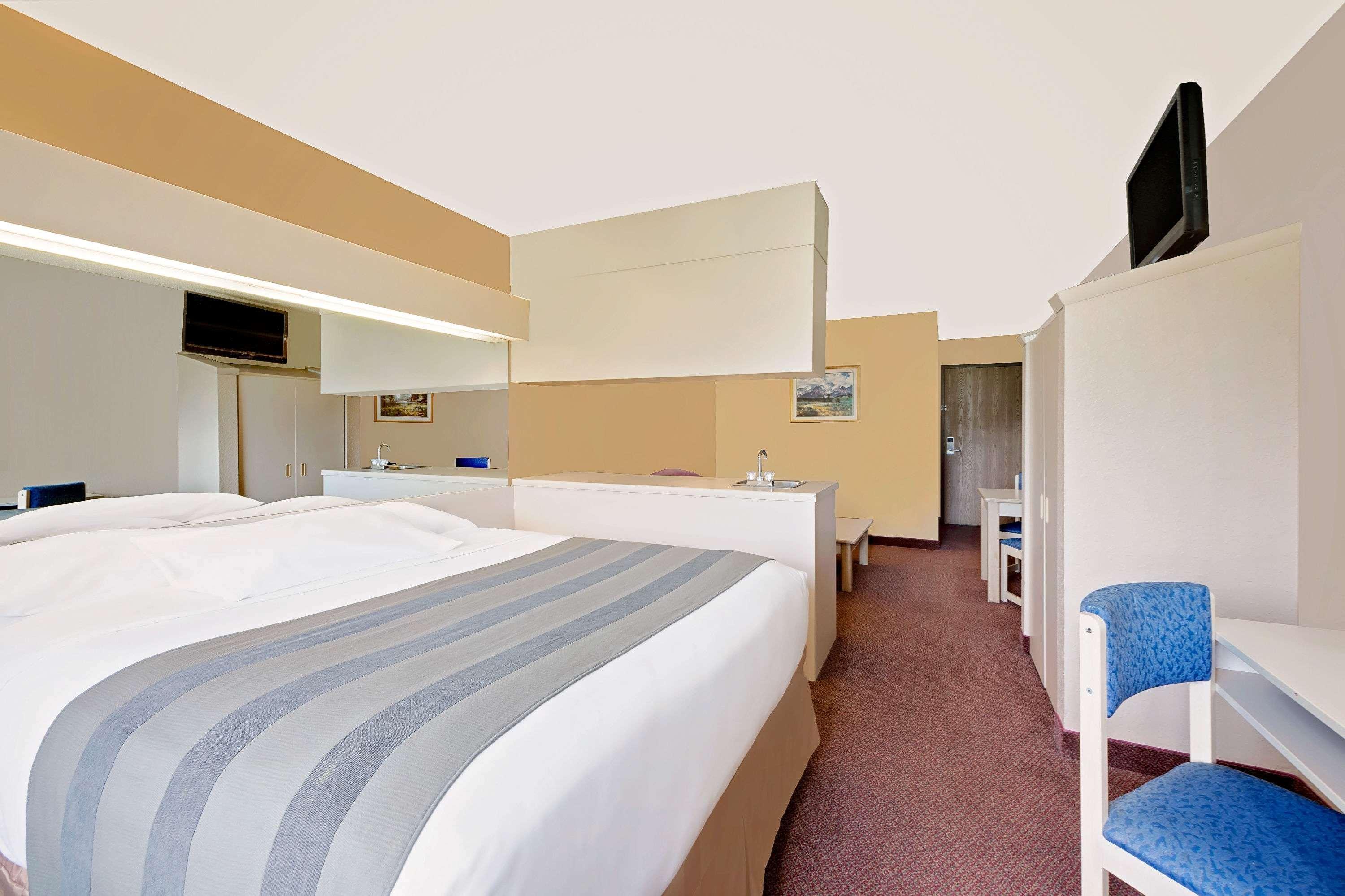 Microtel Inn & Suites By Wyndham Joplin Bagian luar foto
