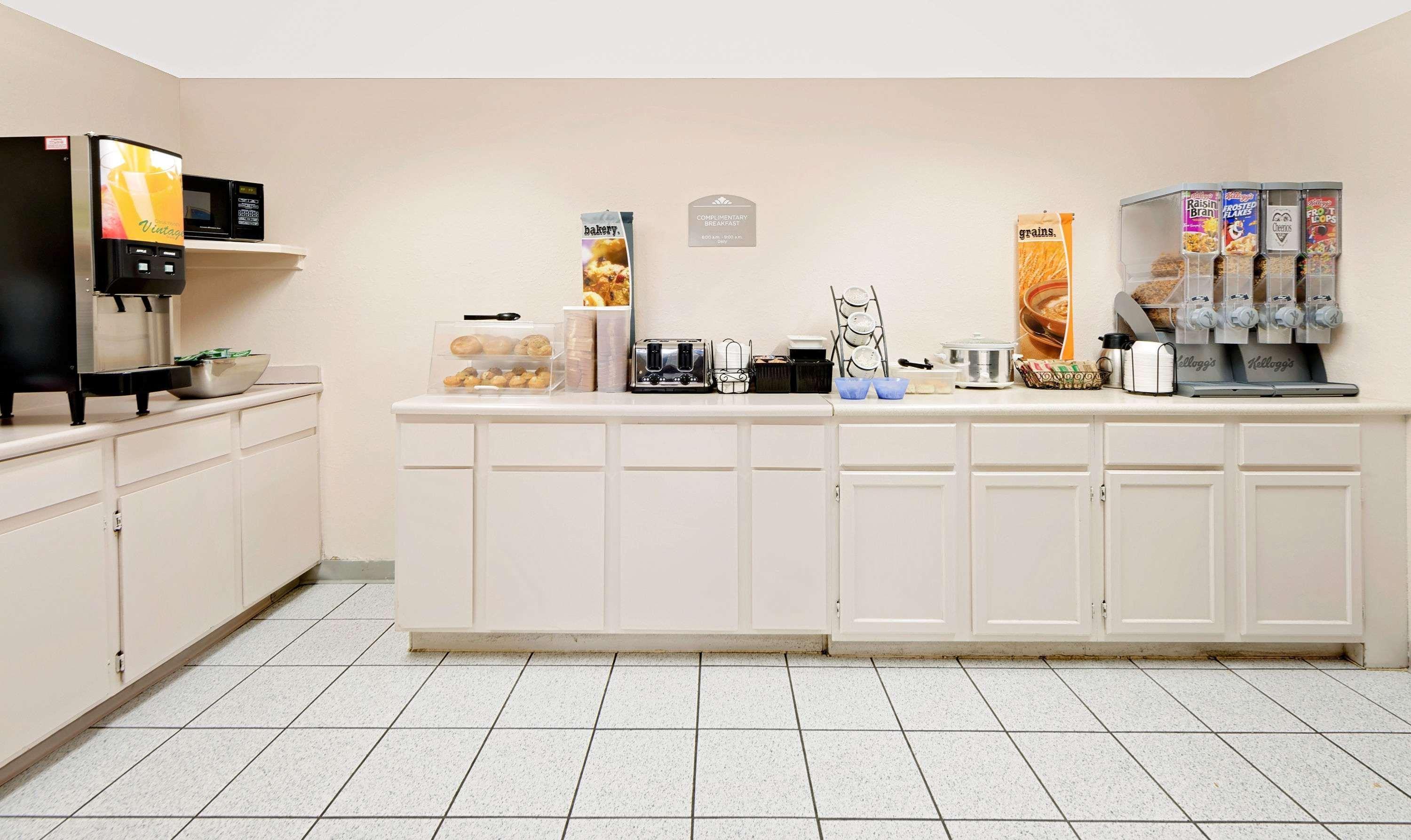 Microtel Inn & Suites By Wyndham Joplin Bagian luar foto